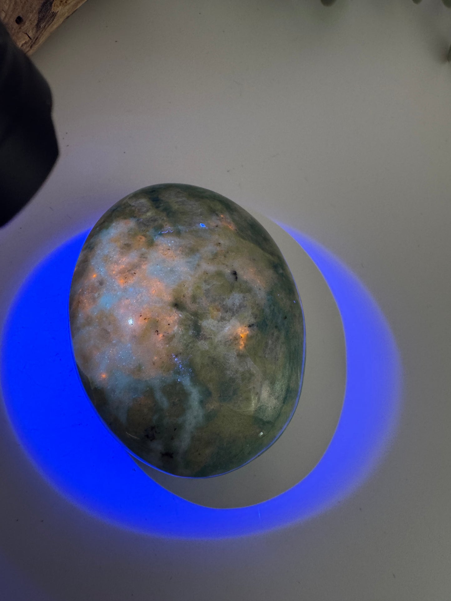 Hackmanite Sodalite Palm Stone