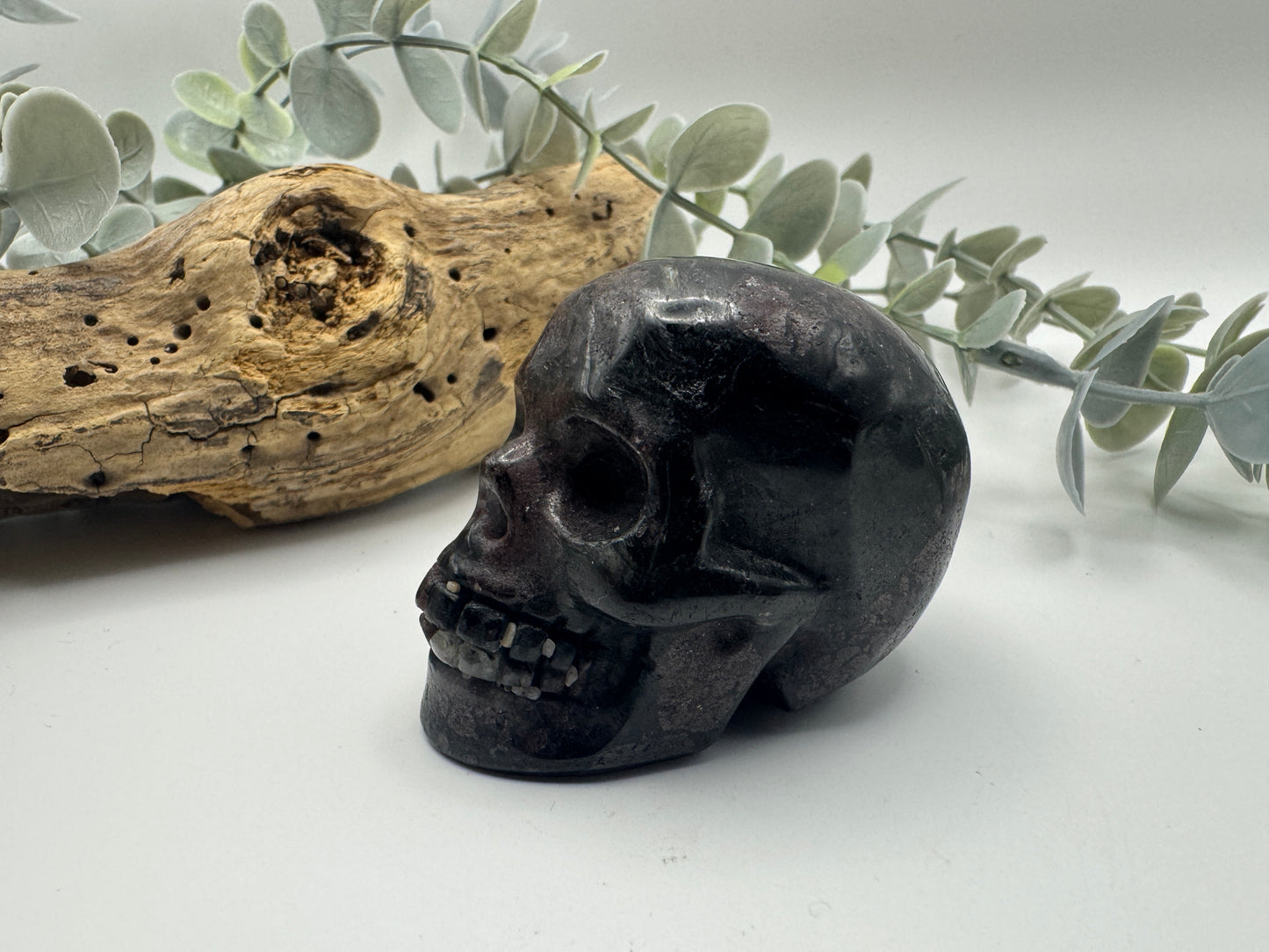 Arfvedsonite with Garnet Skull