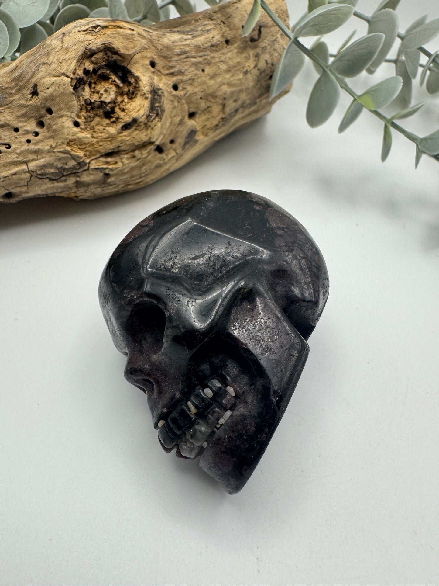 Arfvedsonite with Garnet Skull