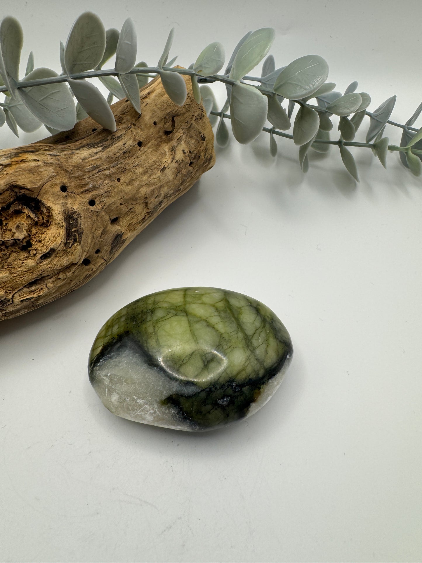 Rutile Serpentine Palm Stone