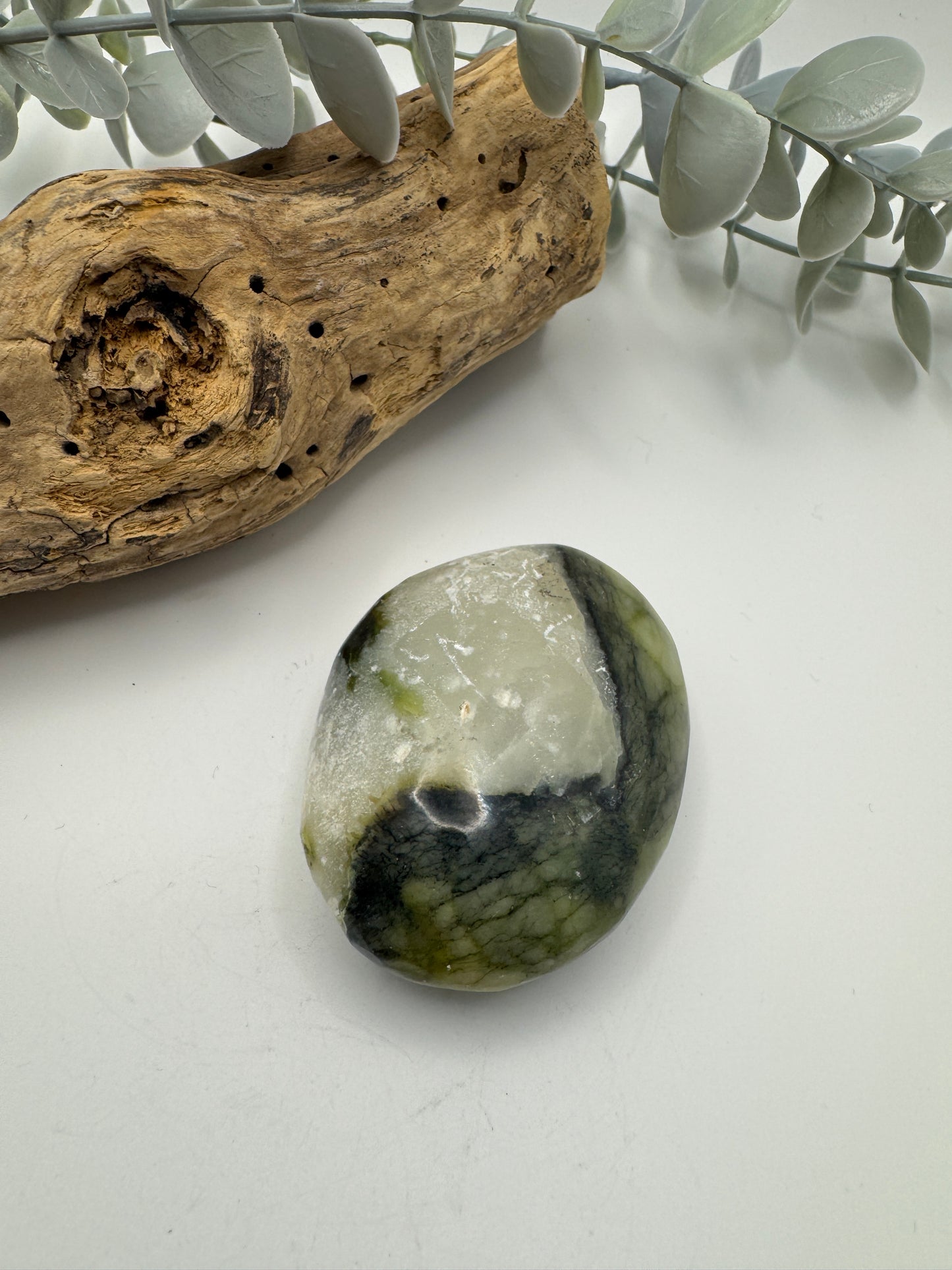 Rutile Serpentine Palm Stone