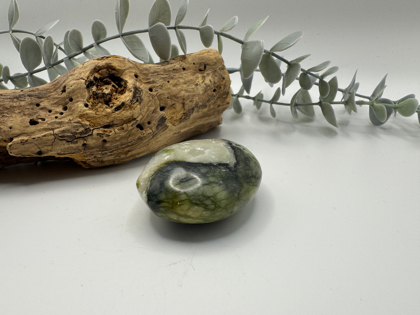 Rutile Serpentine Palm Stone