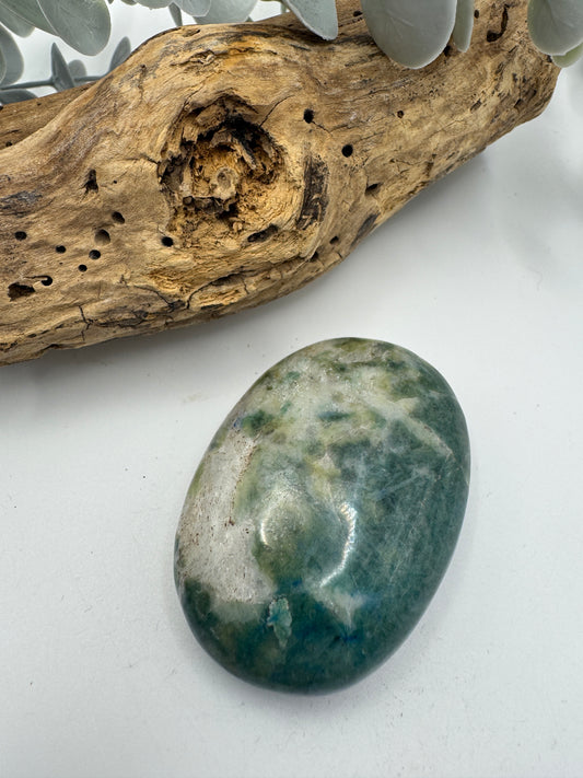 Hackmanite Sodalite Palm Stone