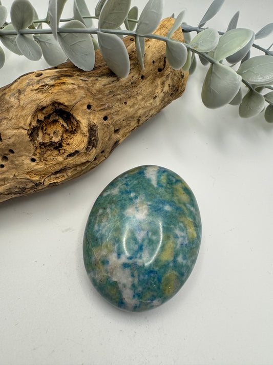 Hackmanite Sodalite Palm Stone