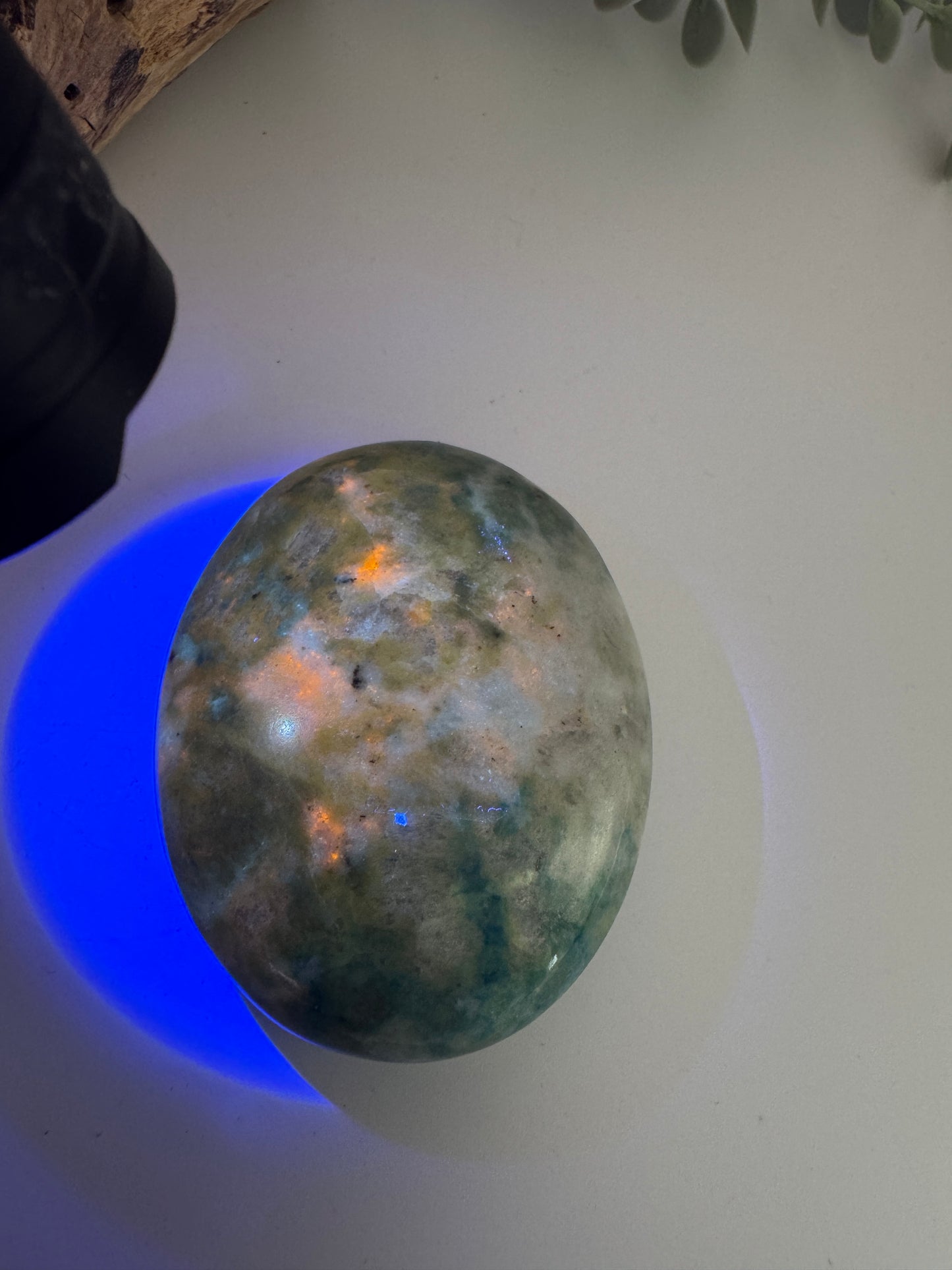 Hackmanite Sodalite Palm Stone